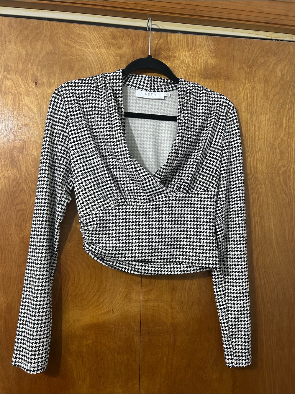 ASTR Black & White Houndstooth Long Sleeve Wrap Crop Top